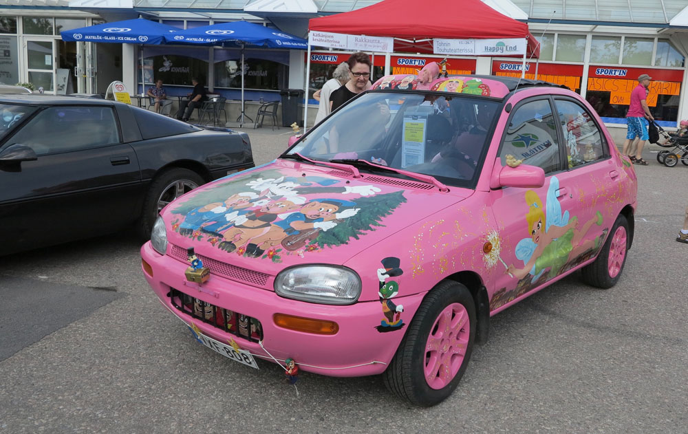 Pinkki auto Alavus Rysköillä